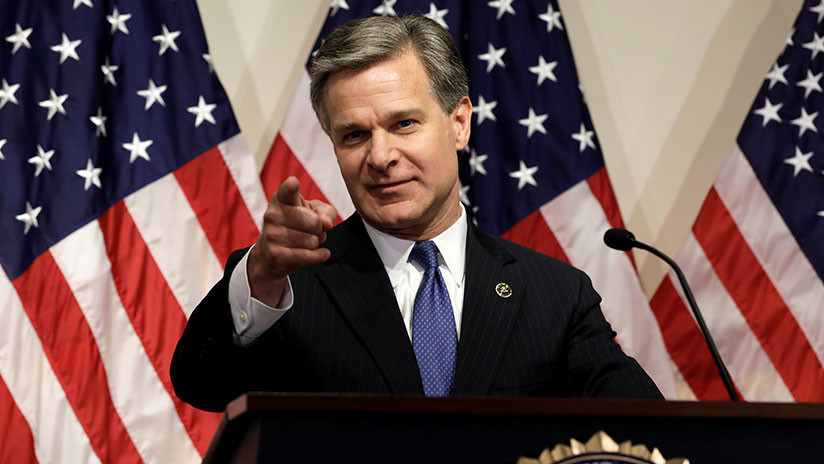 El jefe del FBI promete "pedir cuentas a los empleados" tras un informe sobre los correos de Hillary