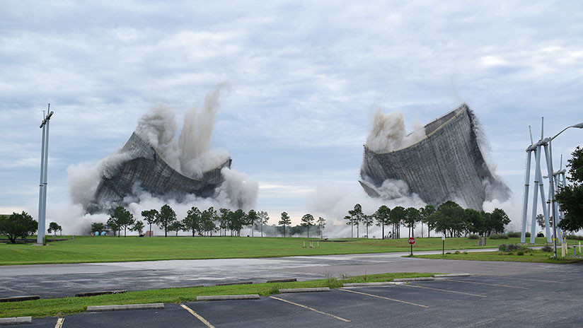 VIDEO: Dos enormes torres son demolidas en Florida en tan solo 10 segundos