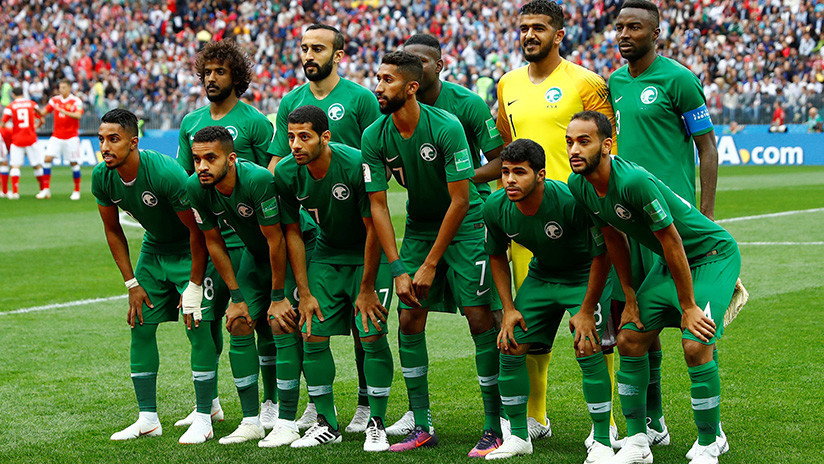 VIDEO: Un motor del avión donde viajaba la selección de Arabia Saudita arde en pleno vuelo