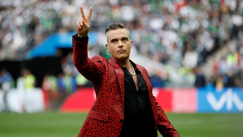 Robbie Williams explica su polémico gesto en la inauguración del Mundial