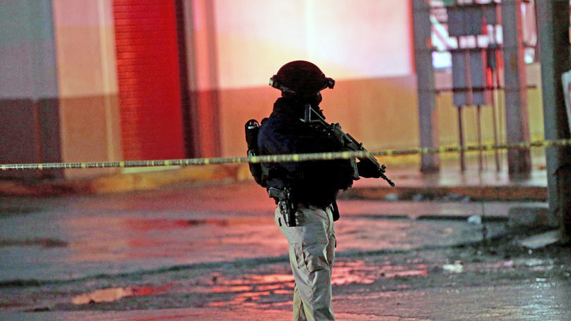 Autoridades de la Ciudad de México buscan camión del que fueron arrojados dos cuerpos descuartizados