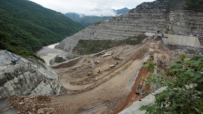 Desplomes de tierra de 200.000 metros cúbicos amenazan el megaproyecto hidroeléctrico de Colombia