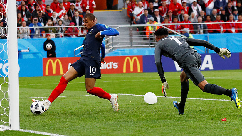 Francia golpea primero, pero Perú no se rinde