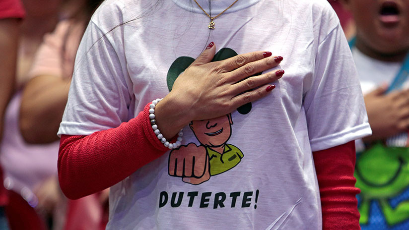Vaticinan "ira divina" contra Duterte por llamar a Dios "estúpido"  