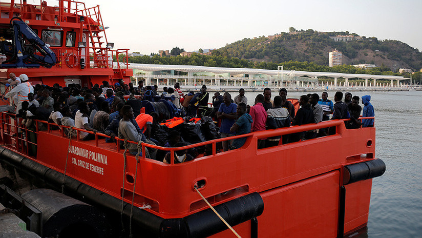 Un bote con al menos 100 migrantes naufraga cerca de las costas de Libia