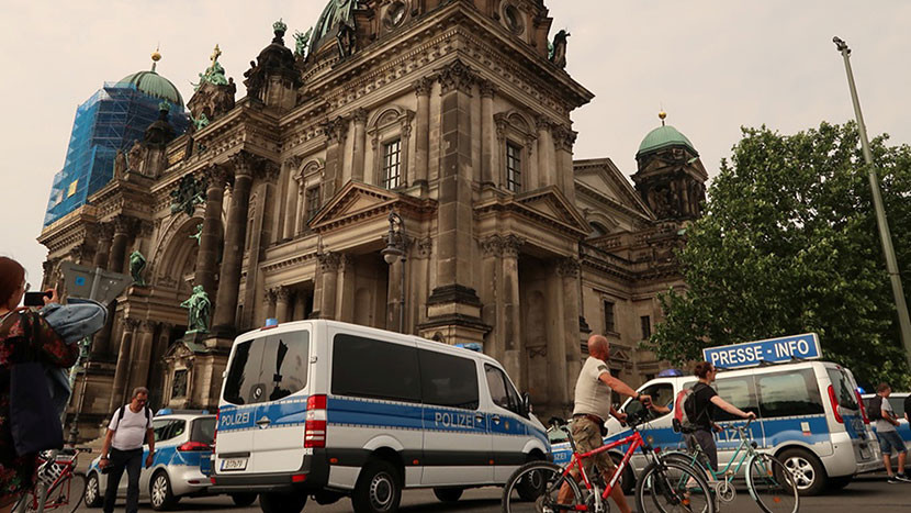 Tiroteo en la Catedral de Berlín, con dos heridos