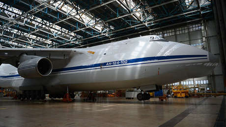 Avión An-124-100