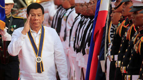 El presidente filipino Rodrigo Duterte durante los actos por el 120.º aniversario de la Armada en Manila el 22 de mayo de 2018. 