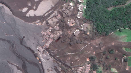 Imágenes satelitales muestran el flujo de lava cerca del campo de golf La Reunión en Guatemala, 6 de junio de 2018. 