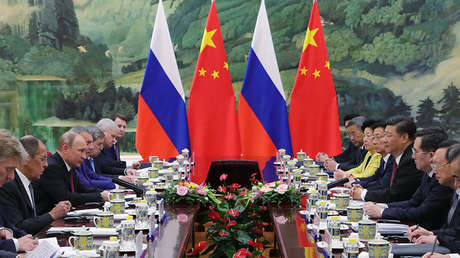 Vladímir Putin y Xi Jinping durante las conversaciones en Pekín, 8 de junio de 2018.