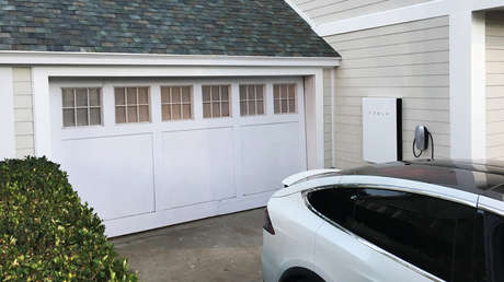 Tesla reducirá su negocio solar y cerrará una docena de instalaciones