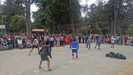 numero de jugadores que participan en un juego de voleibol