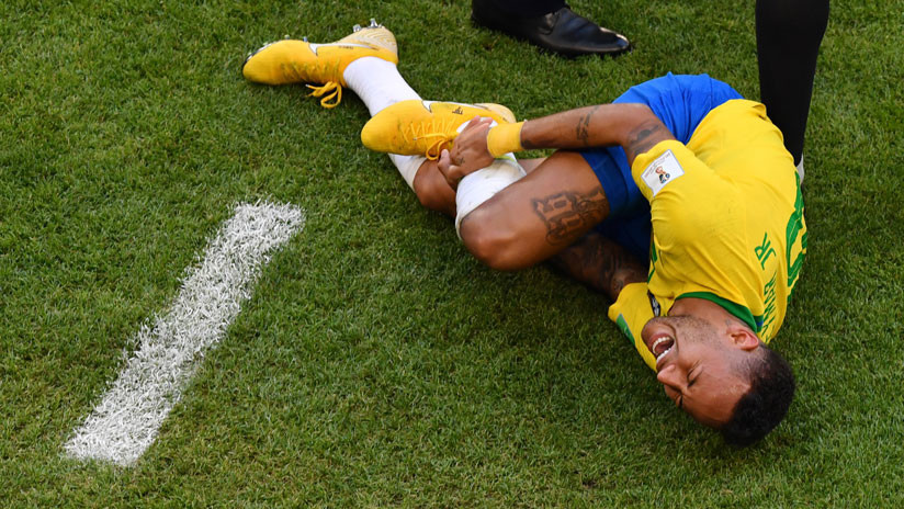 Neymar gana 'óscars' en las redes sociales por su 'actuación' en el México-Brasil