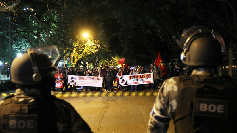 El presidente del Tribunal Regional Federal de Porto Alegre decide que Lula debe seguir preso