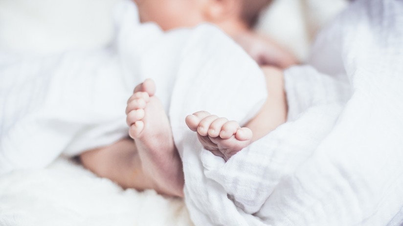 Asfixia a su hija de dos meses y trata de reanimarla con descargas eléctricas en EE.UU.