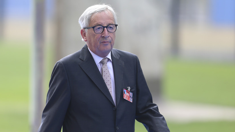 VIDEO: Juncker se tambalea en la cumbre de la OTAN como si estuviera borracho