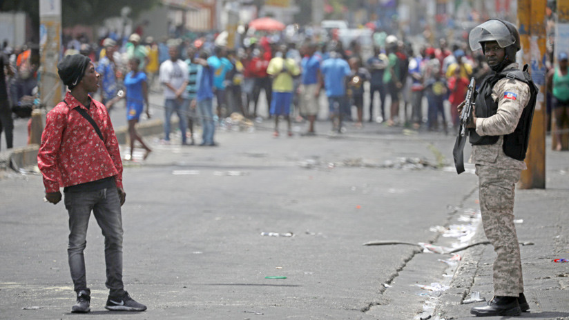Dirigente campesino haitiano: "La situación social es una bomba, con un poquito de fuego explota"