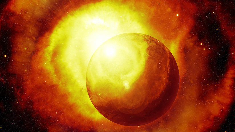 Astrónomos se asombran: Una estrella bebé parece estar 'comiendose' algunos planetas (VIDEO)