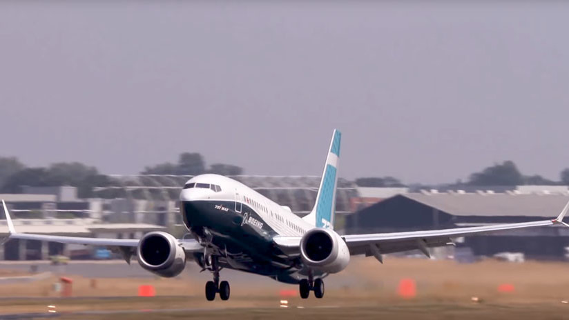 VIDEO: Un avión de pasajeros de Boeing despega casi verticalmente