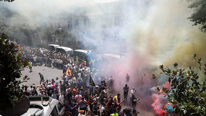 España: continua la huelga indefinida de taxistas tras reunirse con el Ministerio de Fomento