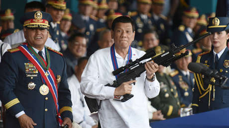 El presidente filipino Rodrigo Duterte durante una ceremonia en Camp Crame, Manila, Filipinas, 19 de abril de 2018.