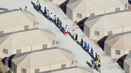 Niños inmigrantes alojados en un campamento cerca de la frontera con México en Tornillo, Texas (EE.UU.), el 19 de junio de 2018.