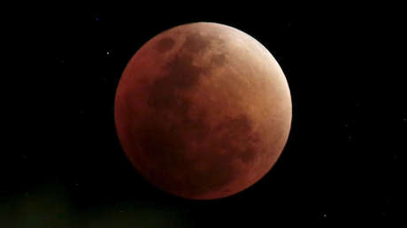 Un popular pastor evangélico ve una profecía bíblica en el eclipse lunar de este viernes