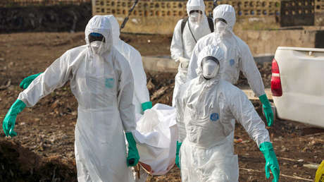 Una mujer que sobrevivió al Ébola infecta a su familia un año después