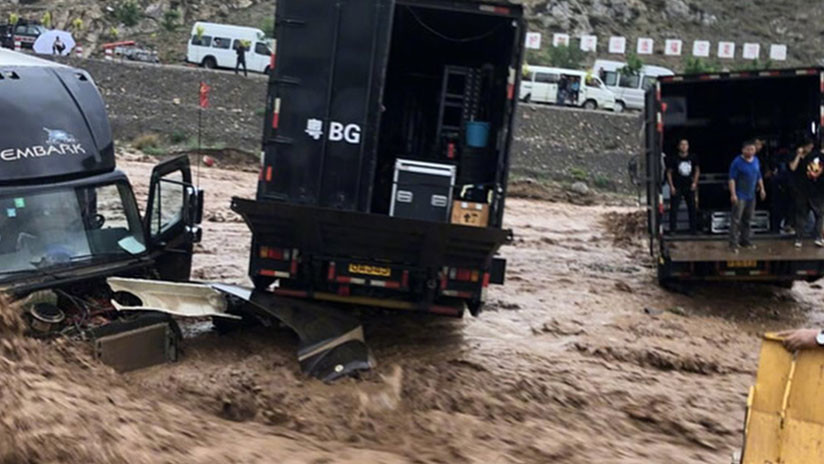 FOTOS: Jackie Chan escapa por los pelos de una alud de lodo en medio de un rodaje