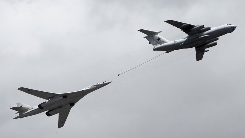 VIDEO: Captan un repostaje en vuelo de un 'cisne nuclear' Tu-160 en el norte de Rusia