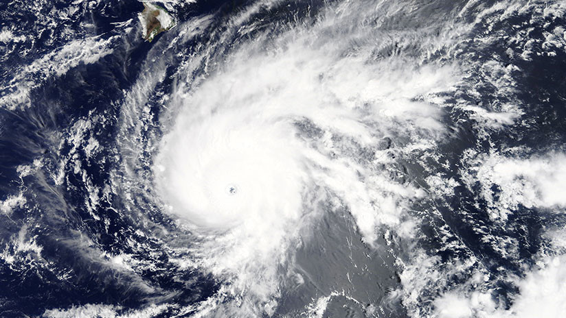El huracán Lane avanza hacia Hawái y podría causar "un daño récord" a las islas 5b7d921a08f3d9075b8b4567