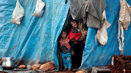 Niños sirios desplazados en el campo de refugiados Kelbit, en la provincia de Idlib, Siria, 17 de enero de 2018