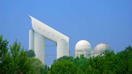 El telescopio LAMSOST ubicado en la estación de Xinglong, China.