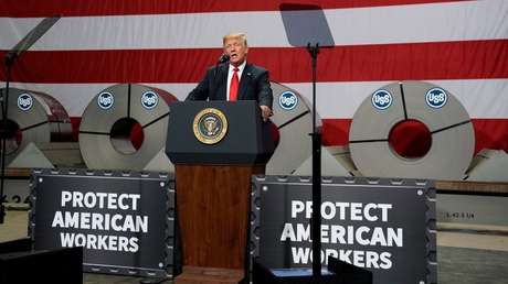 El presidente de EE.UU., Donald Trump, en una fábrica de acero de Illinois, 26 de julio de 2018.