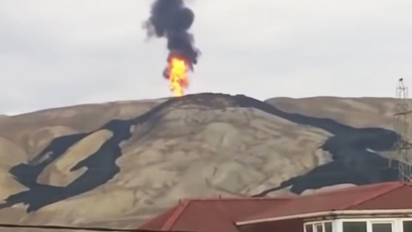 Entra en erupción uno de los volcanes de lodo más grandes del mundo (VIDEO)