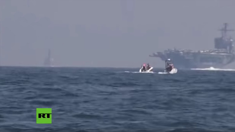 VIDEO: Lanchas iraníes persiguen a un portaviones de EE.UU. en el estrecho de Ormuz