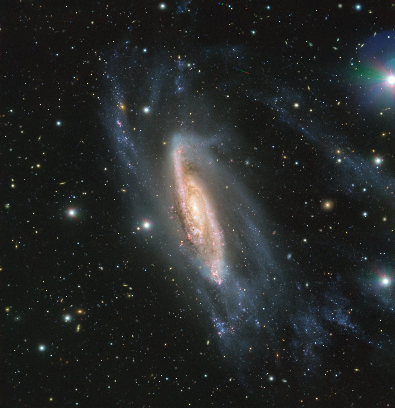 Спиральная галактика в созвездии Чаши