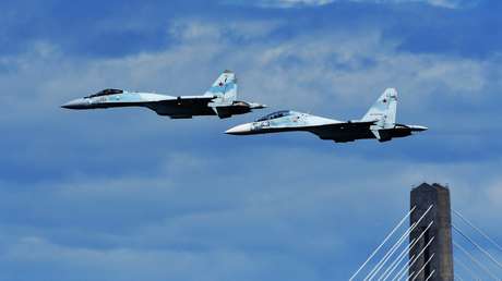 VIDEO: Un caza ruso Su-35S ejecuta acrobacias aéreas a una velocidad mínima
