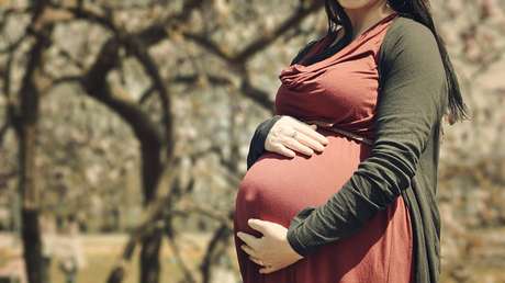 Una mujer finge un embarazo y el día del parto inventa una excusa para no  ser descubierta - RT