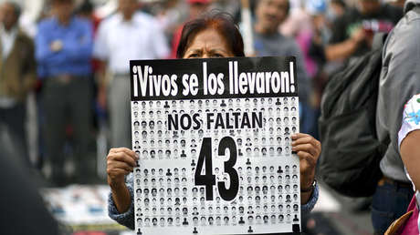 Protesta por la desaparición de los 43 estudiantes de Ayotzinapa. Ciudad de México, 26 de abril de 2018.