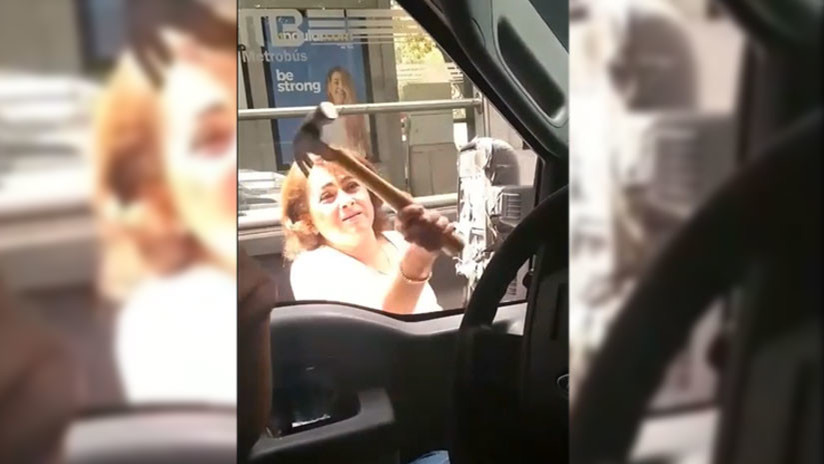 Surge Lady Martillo; destruyó espejo de auto