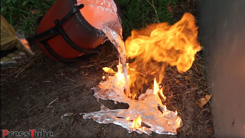 VIDEO: Derrama aluminio fundido en un nido subterráneo de avispas y el resultado es espectacular