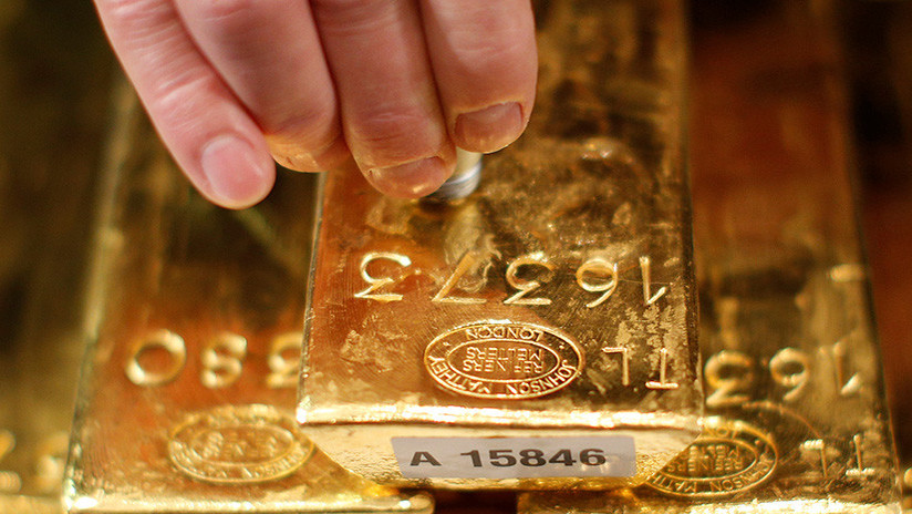 "Las economías emergentes acumulan oro temiendo el colapso del sistema del dólar"