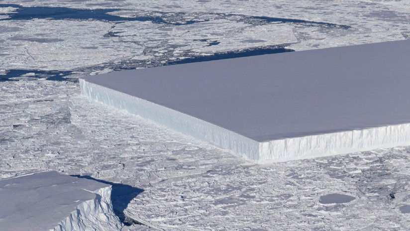 FOTO: La NASA halla un extraño iceberg perfectamente rectangular