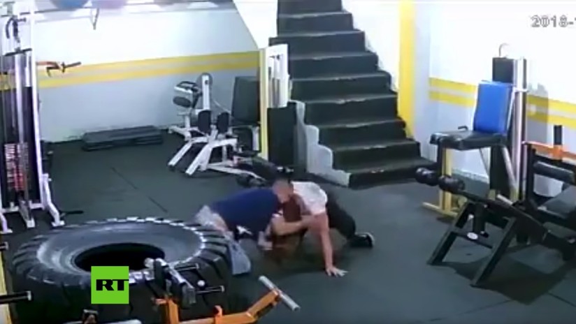 Le propina golpiza a su ex por 'batearlo'
