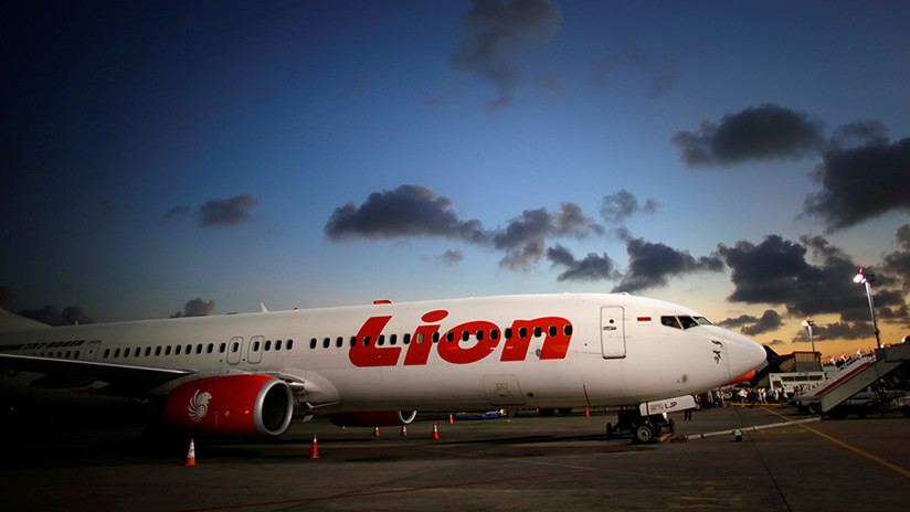 Un avión de Lion Air con 185 personas a bordo se estrella en Indonesia