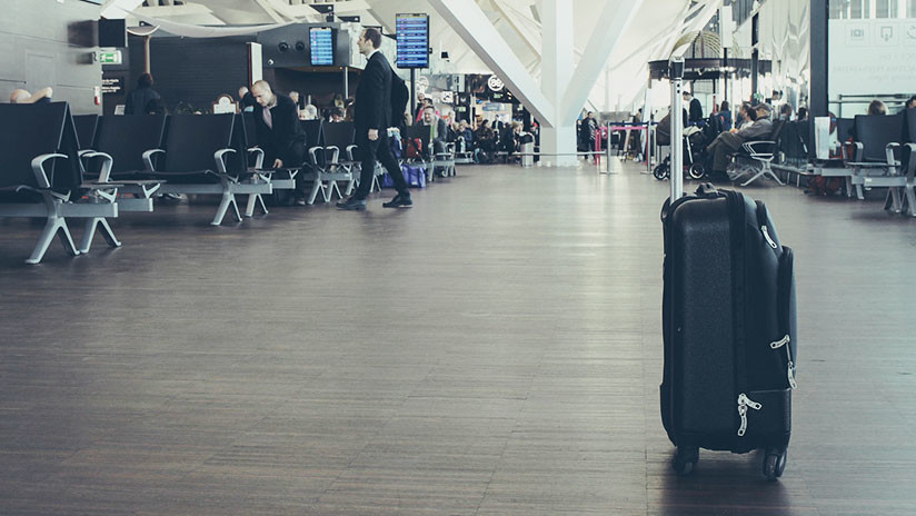El equipaje menos pesado: Graban en España una maleta que se mueve sola y sigue a su dueño (VIDEO)