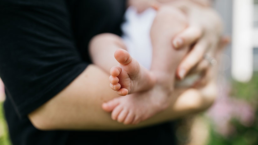 Vende a su hija recién nacida por Internet porque quería un hijo y ahora sufre las consecuencias