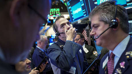 El promedio industrial Dow Jones pierde 500 puntos tras las caídas en mercados de Europa y Asia