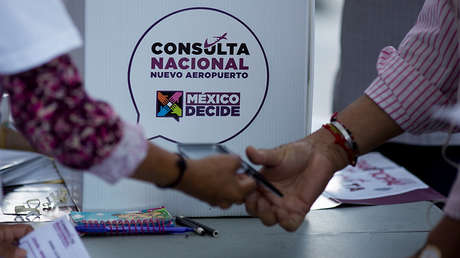 Una mesa electoral durante la consulta popular en México, el 25 de octubre de 2018